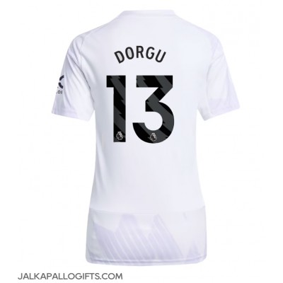 Manchester United Patrick Dorgu #13 Vieraspaita Naiset 2025-26 Lyhythihainen Manchester United Patrick Dorgu #13 Vieraspaita Naiset 2025-26 Lyhythihainen